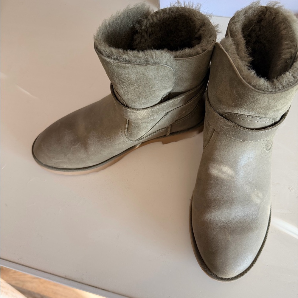 UGG Romely Buckle Boots - Olive Green
